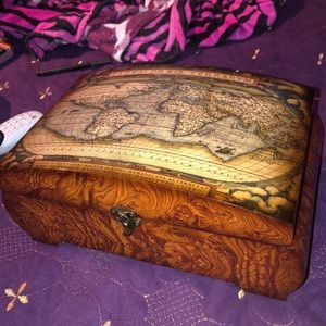Wooden jewelry box / makeup box